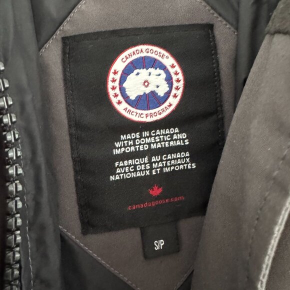 Canada Goose "Shelburne" Parka in Grey, size Small - Picture 6 of 16